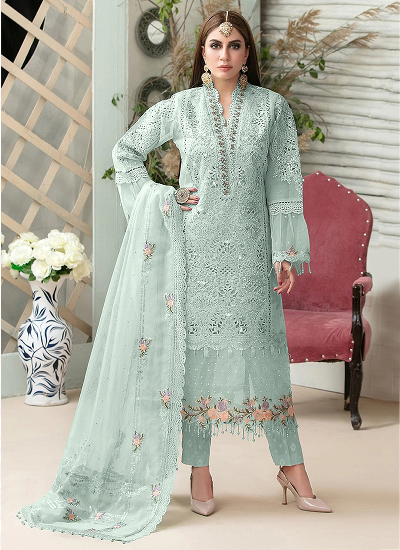 different-luxurious-styles-and-fabrics-of-pakistani-salwar-kameez