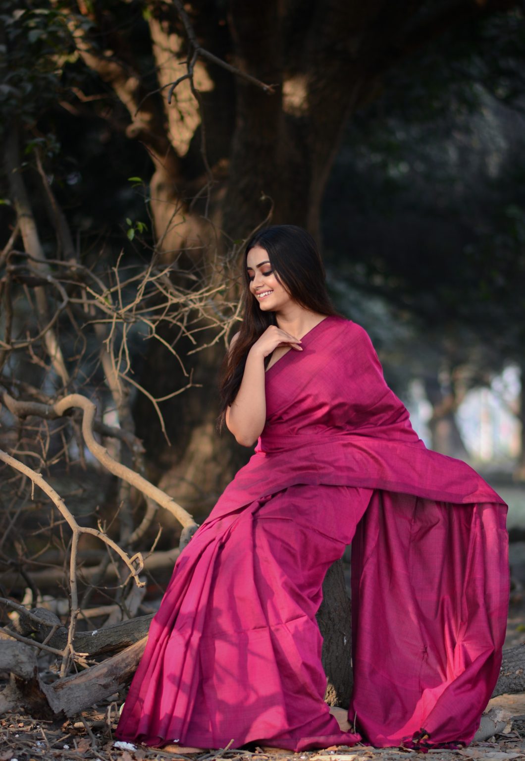 saree-photo-pose-for-a-portrait-shot