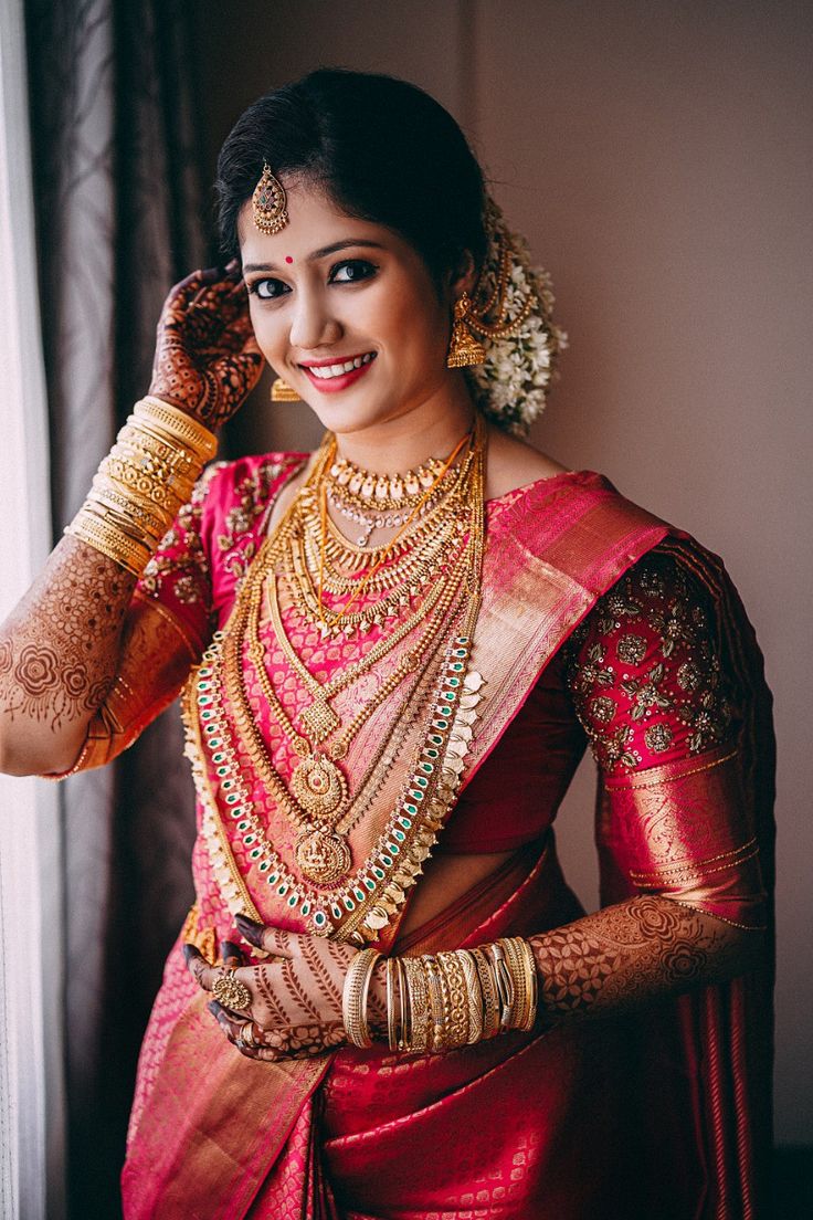 saree-photo-pose-for-bride