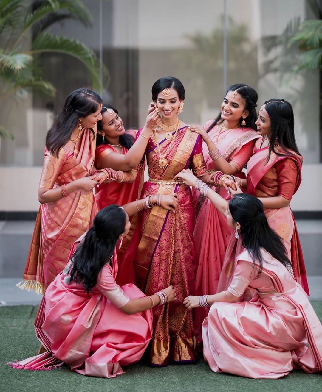 saree-pose-with-bridesmaids