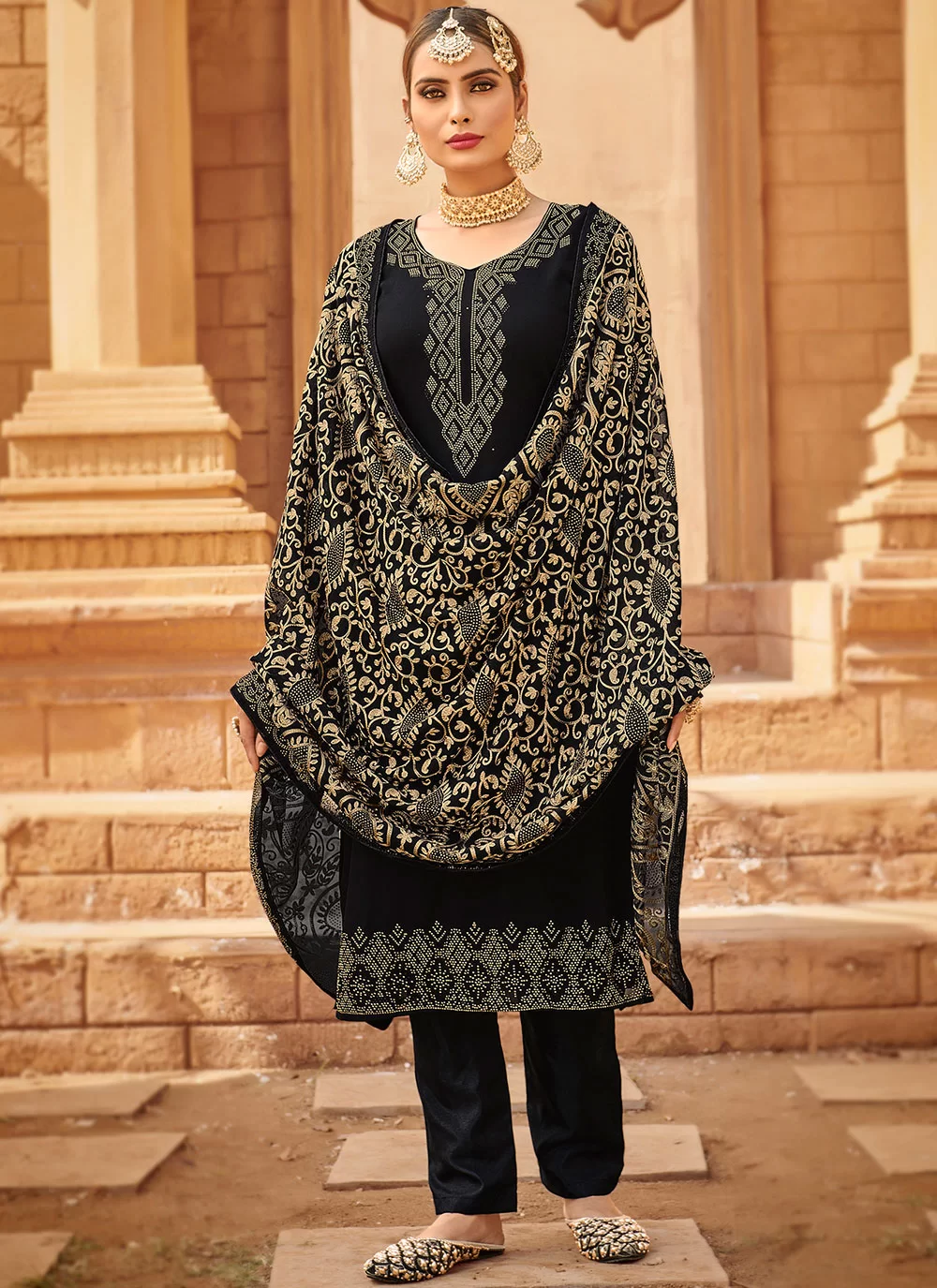 Black Salwar Suit Design Pakistani